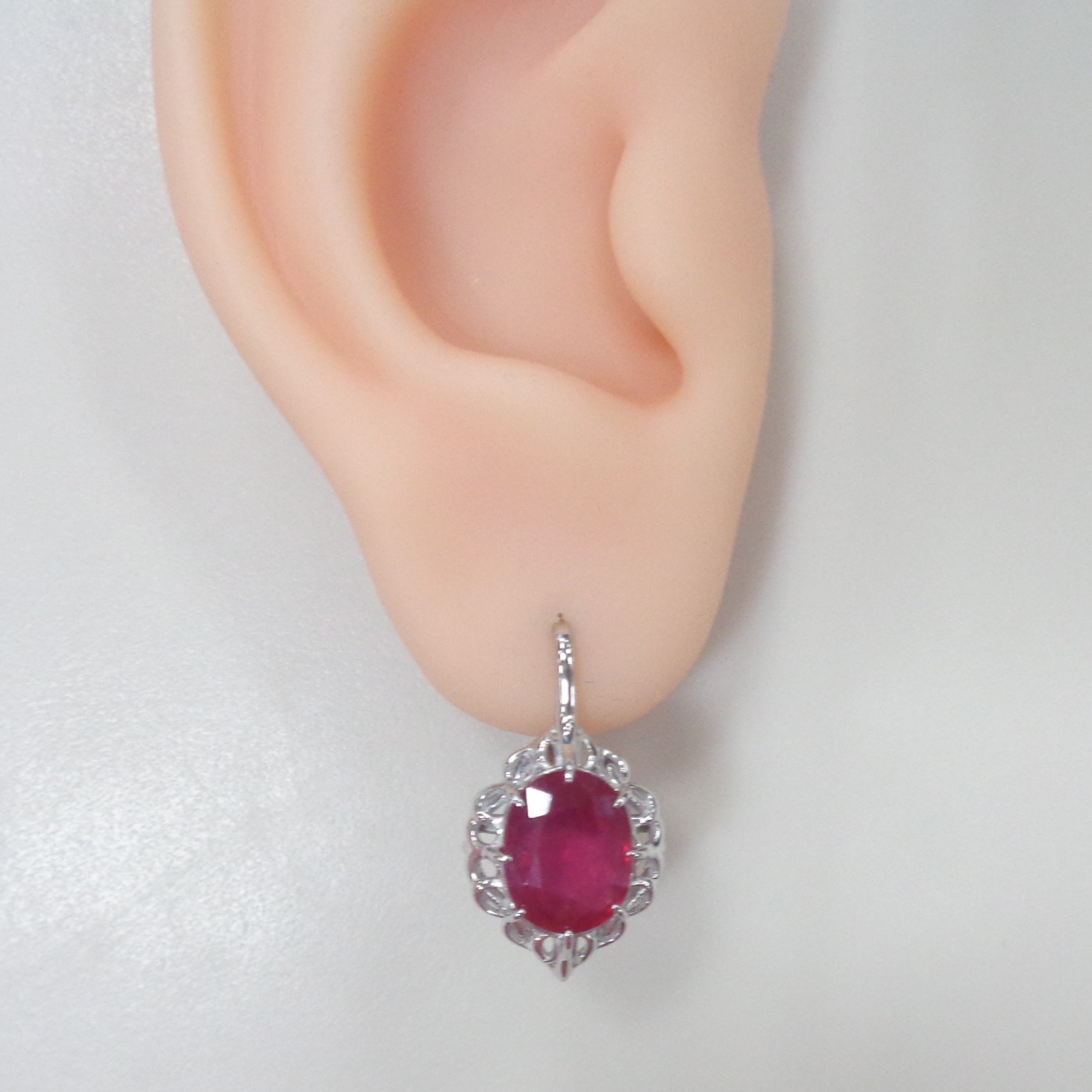 Серьги из белого золота с рубинами